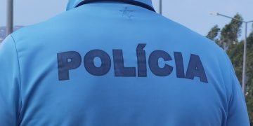 Homem assaltado por três jovens no interior de dependência bancária em Alcobaça