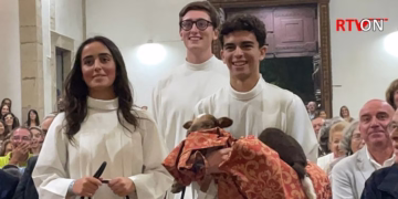 Ovelha “Gracinda” é oferecida ao pároco de Torres Vedras no seu 74.º aniversário (com vídeo)